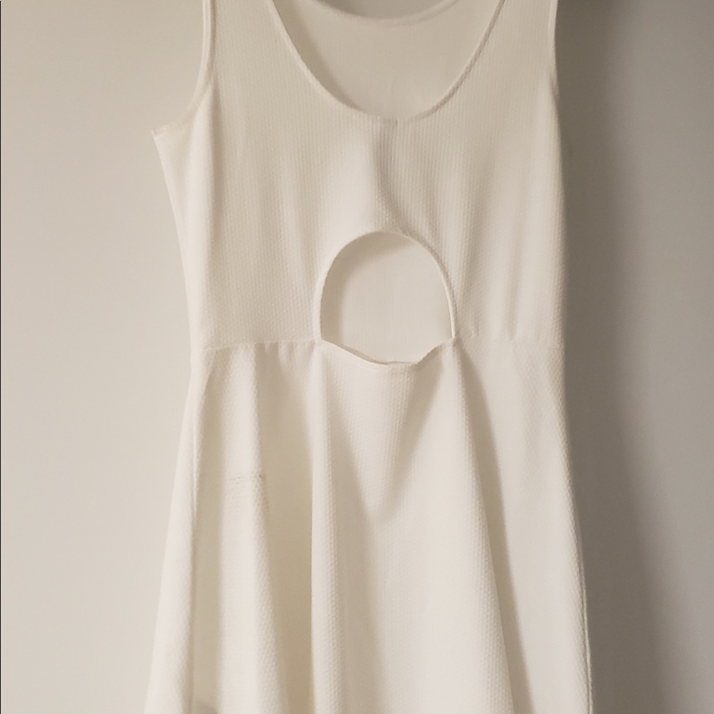 Dress. - Picture 2 of 3
